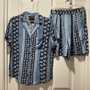 Pretty floral matching skort/culottes with pockets & button shirt in blues S